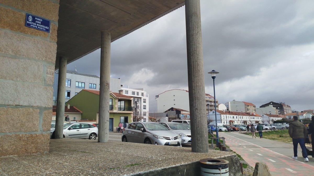 Dijeron que no iba a llover.
Dijeron que no iba a llover.
Dijeron que no iba a....
😭😭😭