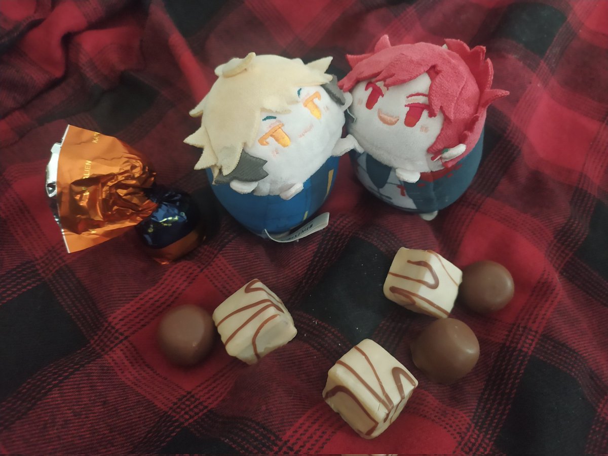 GurenAkai's tweet photo. Happy Valentines Day~ ♥️💛✨
#veinfei #V斐 https://t.co/sstw9i0gYQ