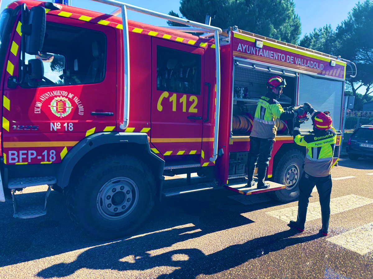 🚒 Nuestros <a href="/BomberosVLL/">BomberosVLL</a> movilizan una dotación con 6️⃣ efectivos, autobomba, motobomba y material diverso de achique para participar en las labores de intervención en la inundación de Aldeamayor. 

➡️ Compromiso, coordinación y servicio público al servicio de la ciudadanía.