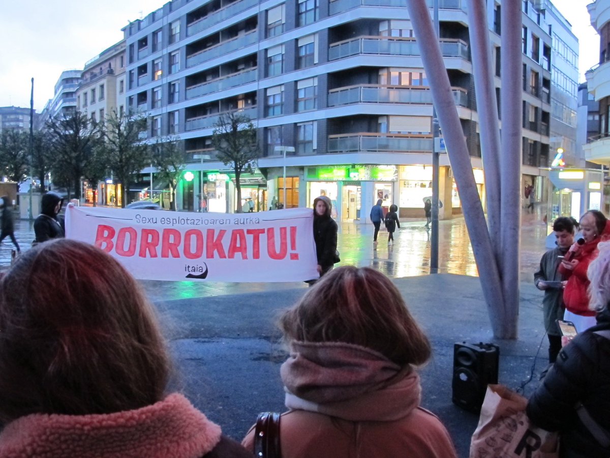 Atzo Algortan elkartu ginen Getxon emandako sexu esplotazio kasua salatzeko. Eskerrik asko hurbildu zineten guztioi.

SEXU ESPLOTAZIOARI AURRE EGIN!