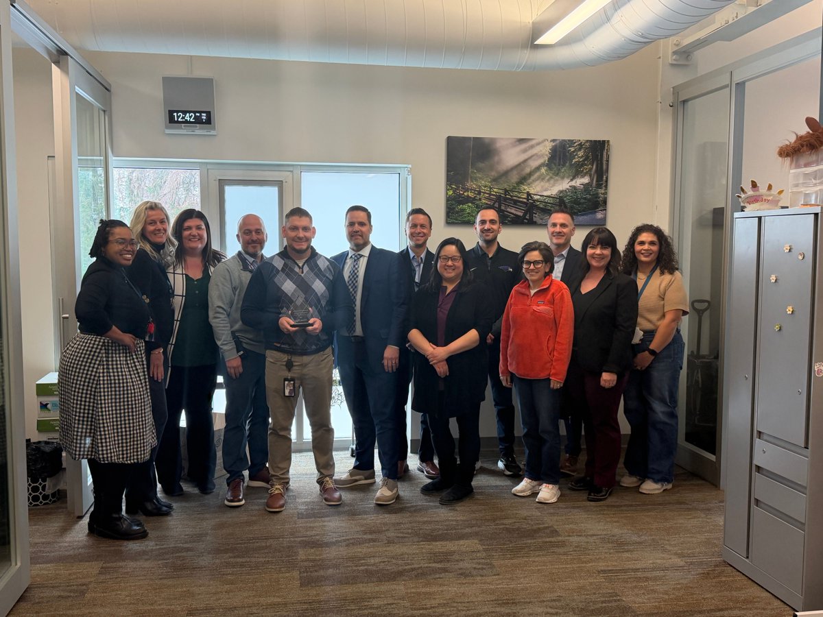 bhschools's tweet photo. Congratulations to Distinguished Service Award recipient, Nick Riggs at Bloomfield Hills High School 👏 🥳 ! Thank you for everything that you do for our students and families! #BelongHere #ExcelAnywhere https://t.co/duDDnr8haB