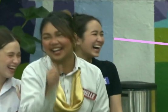 _lovelaughlai's tweet photo. habang tawang tawa tayo kay miguel, may dalawang nagtitinginan na para bang "when a group of people laugh, everyone looks at the person they like the most" 🚬🚬

CAPEATH OUR BUBlentine https://t.co/us3qeJgMmq