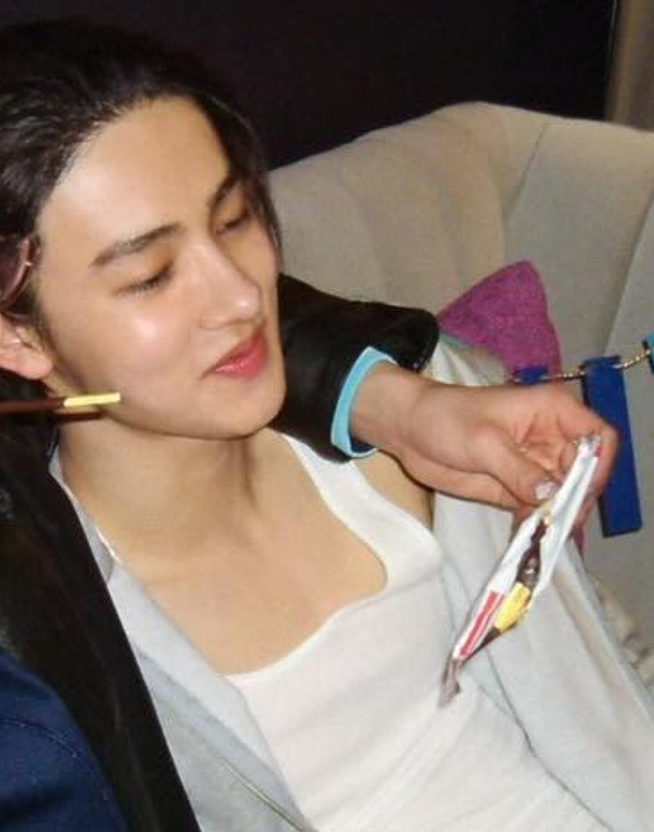 แต่น้องออมรูปนี้ ชั้นตกใจจริง ๆ หน้าสวยหวานอะ ละมีปอยหวานอีก นึกว่าผุ้สาวที่ไหนㅠㅠㅠㅠㅠㅠㅠㅠㅠㅜ