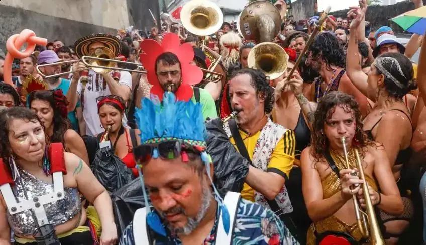 O impacto do Carnaval na economia dos pequenos negócios no Brasil educta.online/o-impacto-do-c…