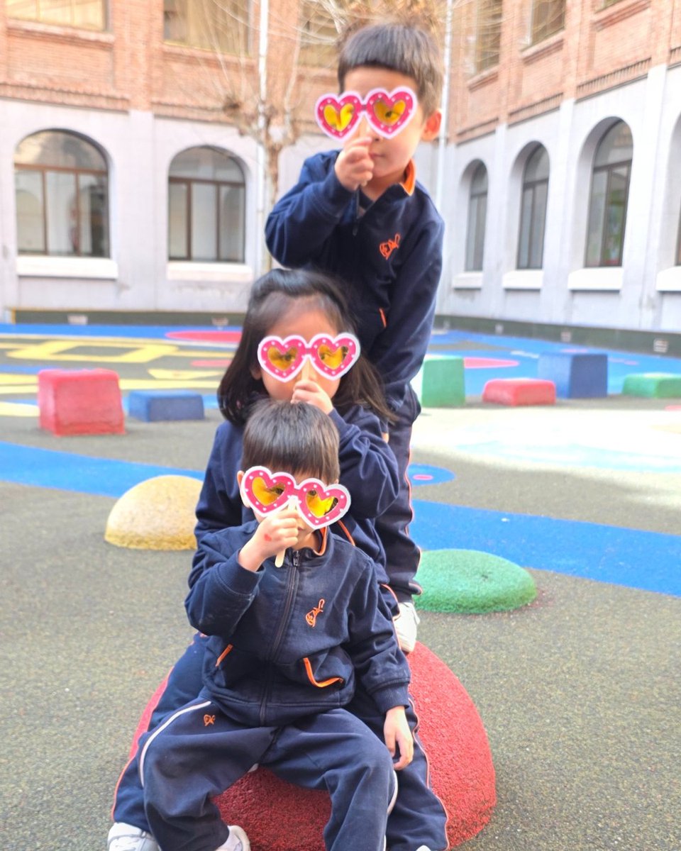 💘 Los peques de Infantil de Divina Pastora os desean un ¡Feliz San Valentín! 💕

Hoy han celebrado la amistad, el respeto y el cariño con manualidades y mucha ilusión 🥰🎨

Educar también es enseñar a querer 🤝✨

#EducaciónConValores #ODS4 #DivinaPastoraMadrid