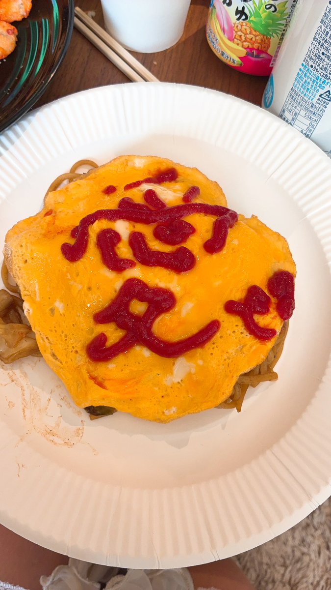 萌え萌えキューンのオムそばはお酒でした☺️🤍✨

 #バレンタイン