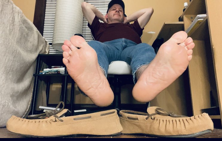 1973Cub's tweet photo. 💝Valentine’s Day💝 Wearing red and also my boyfriend’s size 13 moccasins. Love how sweaty my big, wide soles get wearing them. Will you be my musky soles Valentine? https://t.co/FxNMNrQuNG