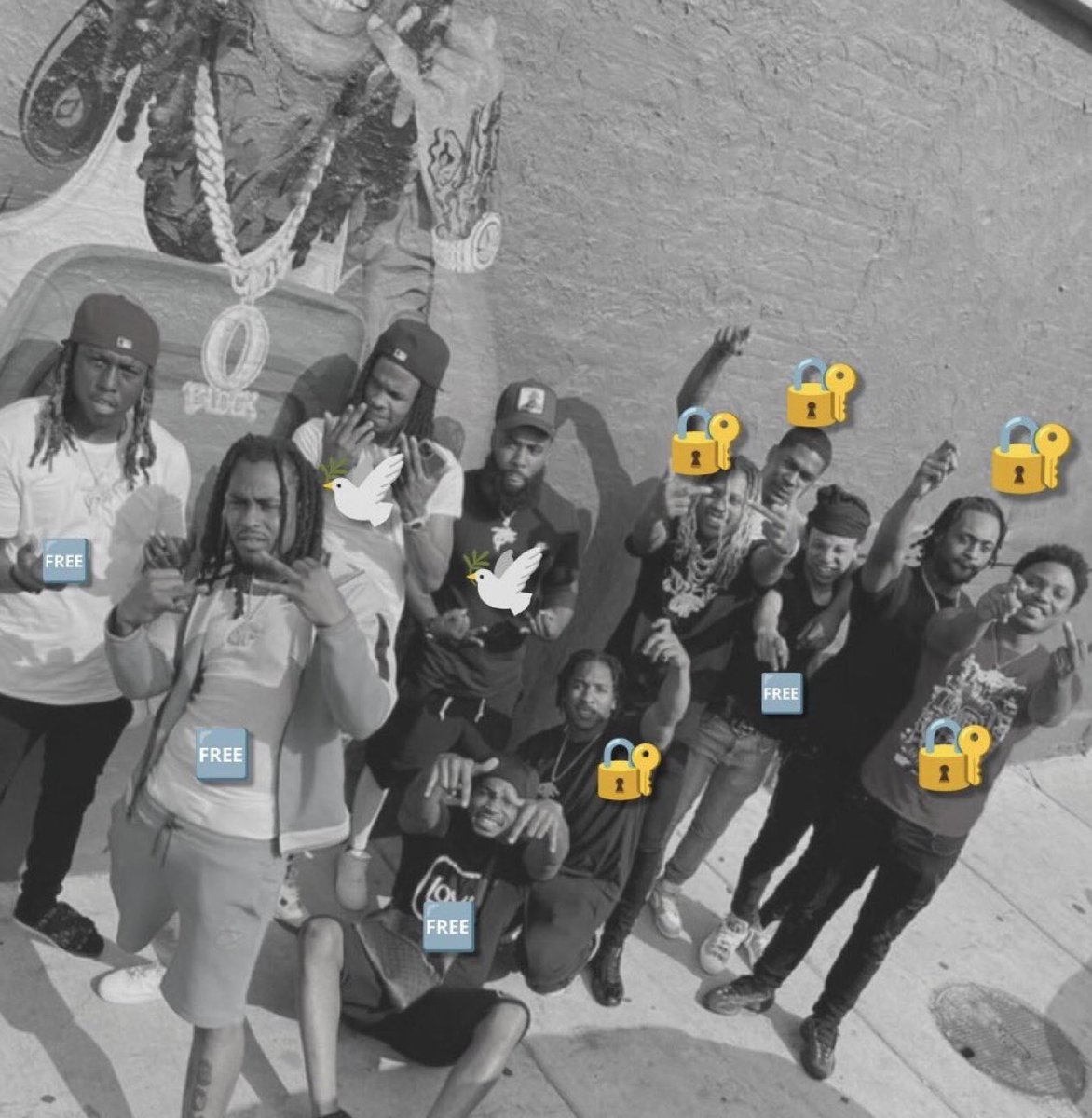 DailyLoud's tweet image. An old photo of Lil Durk’s OTF crew is going viral again, and fans are realizing just how many people in that picture aren’t alive or free anymore 🙏😔