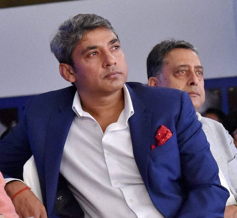 سلام اس بھارتی کرکٹر اجے جدیجہ کو جس نے سب سے پہلے عمران خان پر جیل میں مظالم اور بینائی جانے پر آواز اٹھائی اب ہمارے والوں کو بھی ہوش آئی ہے
کرکٹر اگر اسی طرح آواز اٹھاتے رہے تو یہ انٹرنیشنلی شور برپا ہو گا