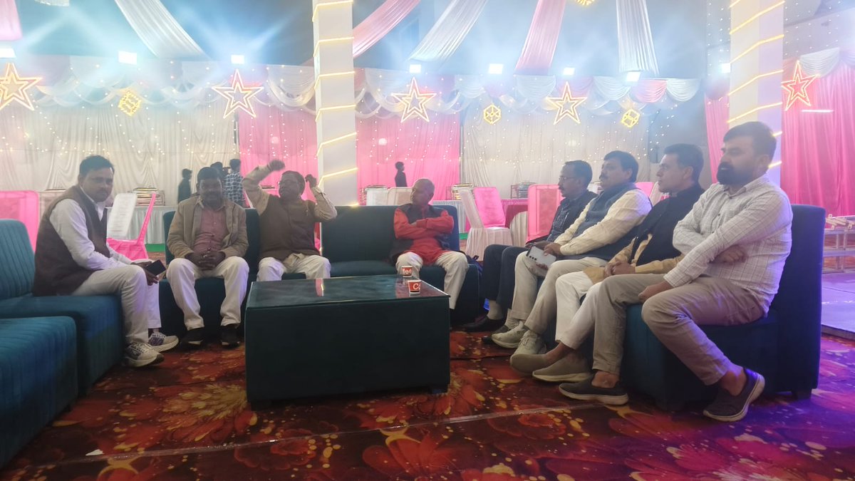 #288_‌विधानसभा_कैसरगंज
क्षेत्र में अपनों के यहां विभिन्न मांगलिक कार्यक्रमों में शामिल होकर बधाई एवं शुभकामनाएं दी।

आपका अपना 
अनिल कुमार यादव 
जिला उपाध्यक्ष समाजवादी पार्टी बहराइच
<a href="/yadavakhilesh/">Akhilesh Yadav</a> <a href="/yasarshah_SP/">Yasar Shah</a>