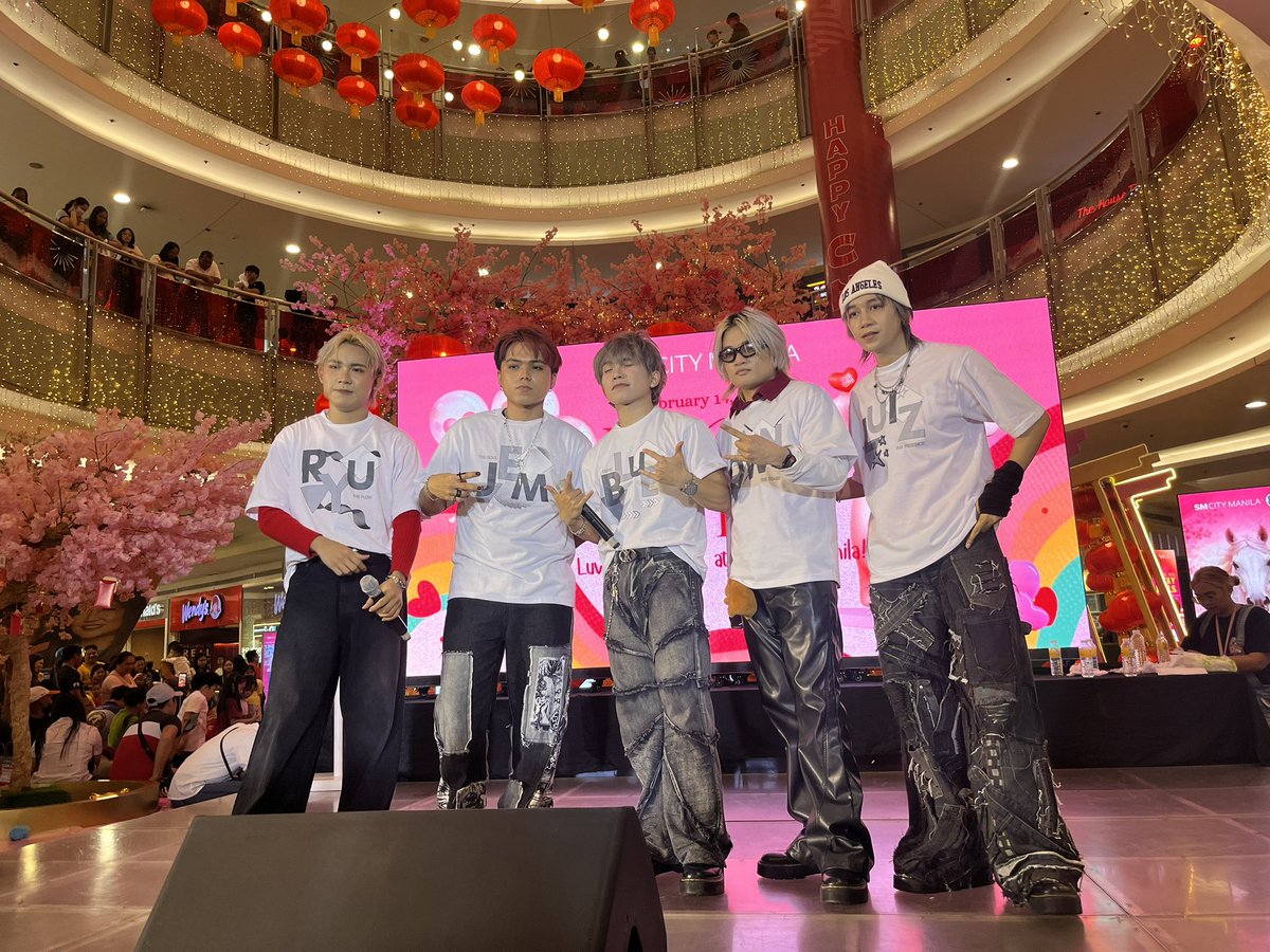 neophofficial's tweet photo. Thank you DOMO DOMO for having us!

🌟Lucky Feels @ SM City Manila

#NEO_PH #ReadyGlow
#DOMODOMO #SlurpEnjoySmile https://t.co/VQoEnCiQol