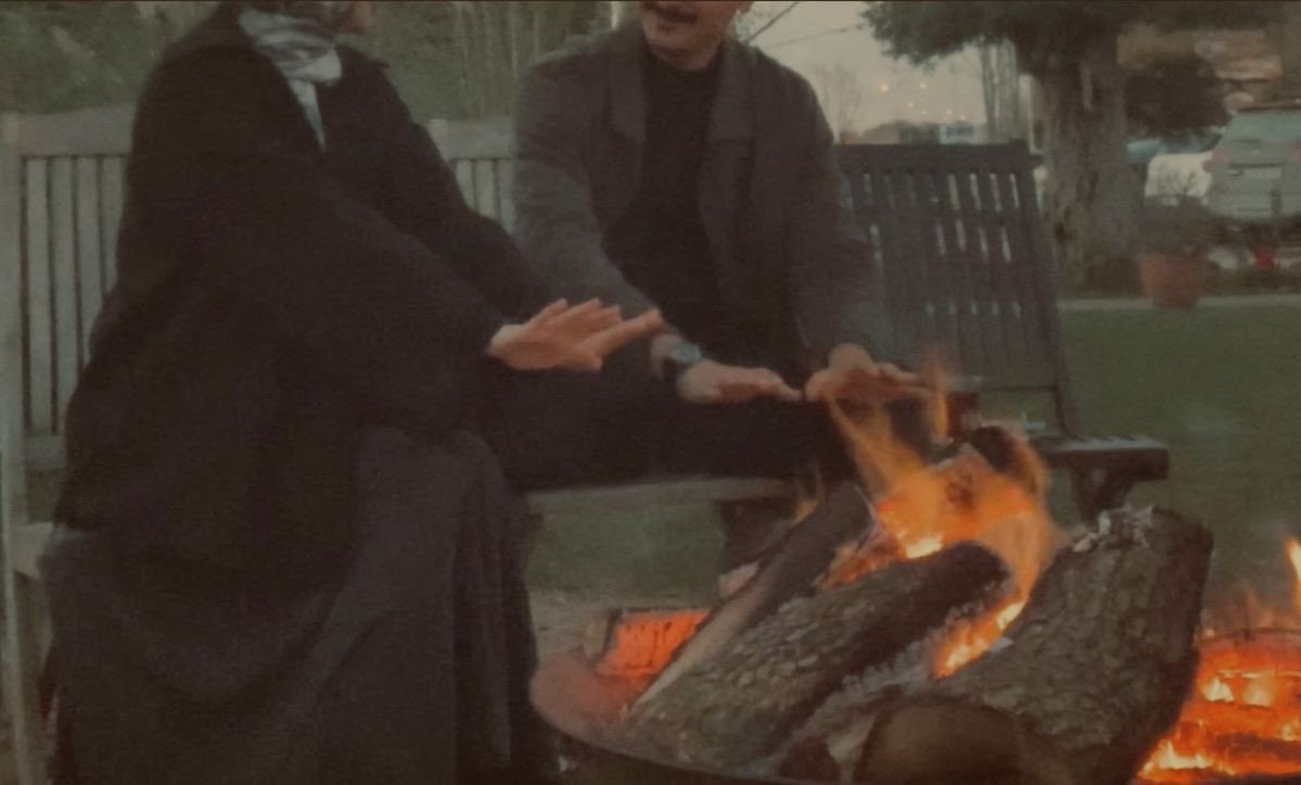 herkes alelacele birbirine yetişmeye çalışırken ben durdum ve seni bekledim..