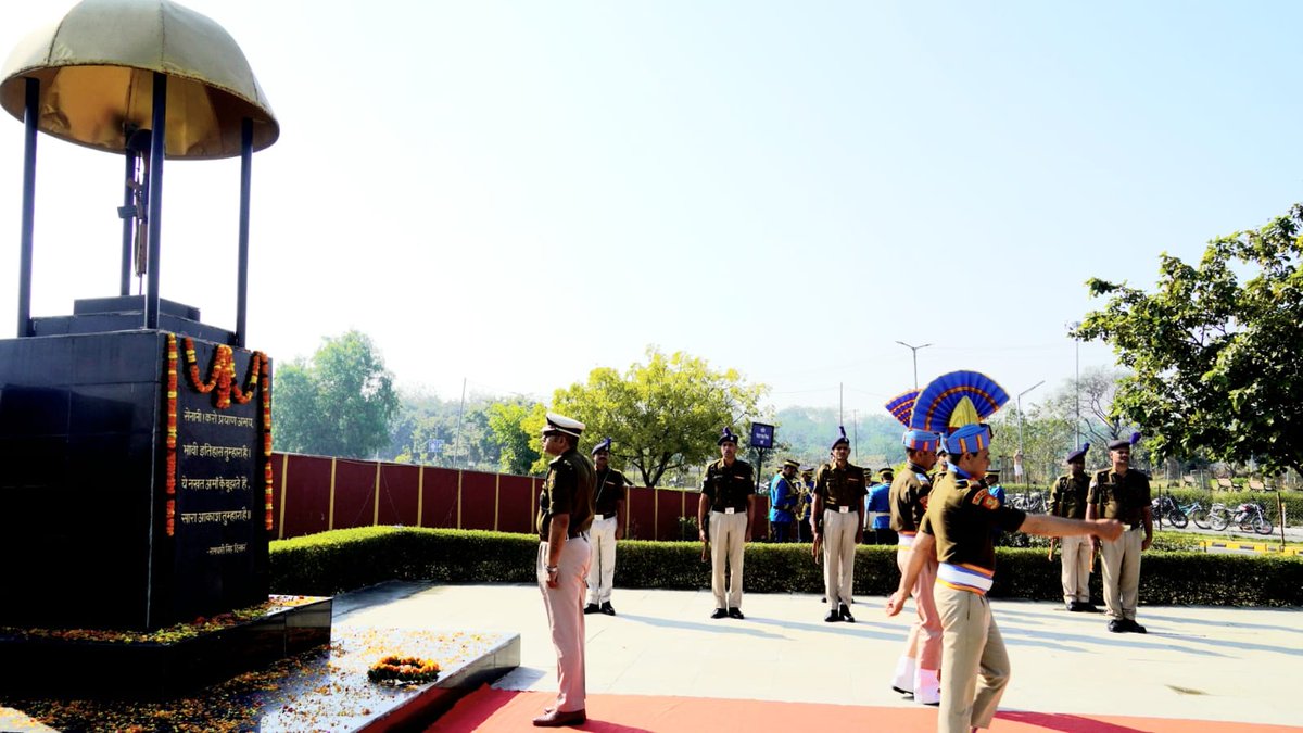 ON THE REMEMBRANCE DAY WREATH-LAYING CEREMONIES HAS BEEN ORGANIZED OBSERVED SHOK SHASTRA OF SAHEED SMARAK AT GC CRPF AMETHI ON 14 FEBRUARY 2026.