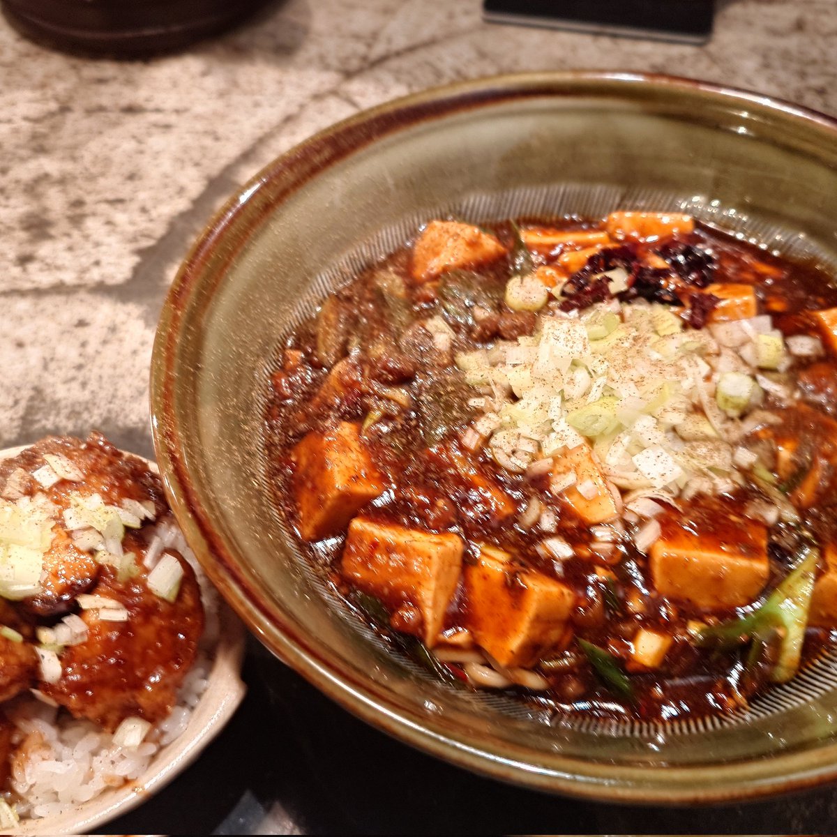 すするか、すすらんか。