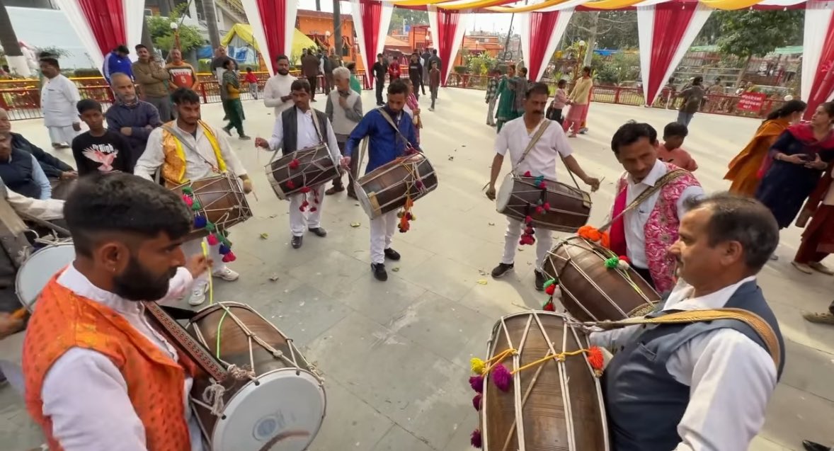 Jammu region is buzzing today. Across districts Mandirs are all decked up, bhandaras have been organised, jhankis across towns. The land of Shiva Shakti is buzzing and even the skies are pink this evening.

#MahaShivratri #Jammu