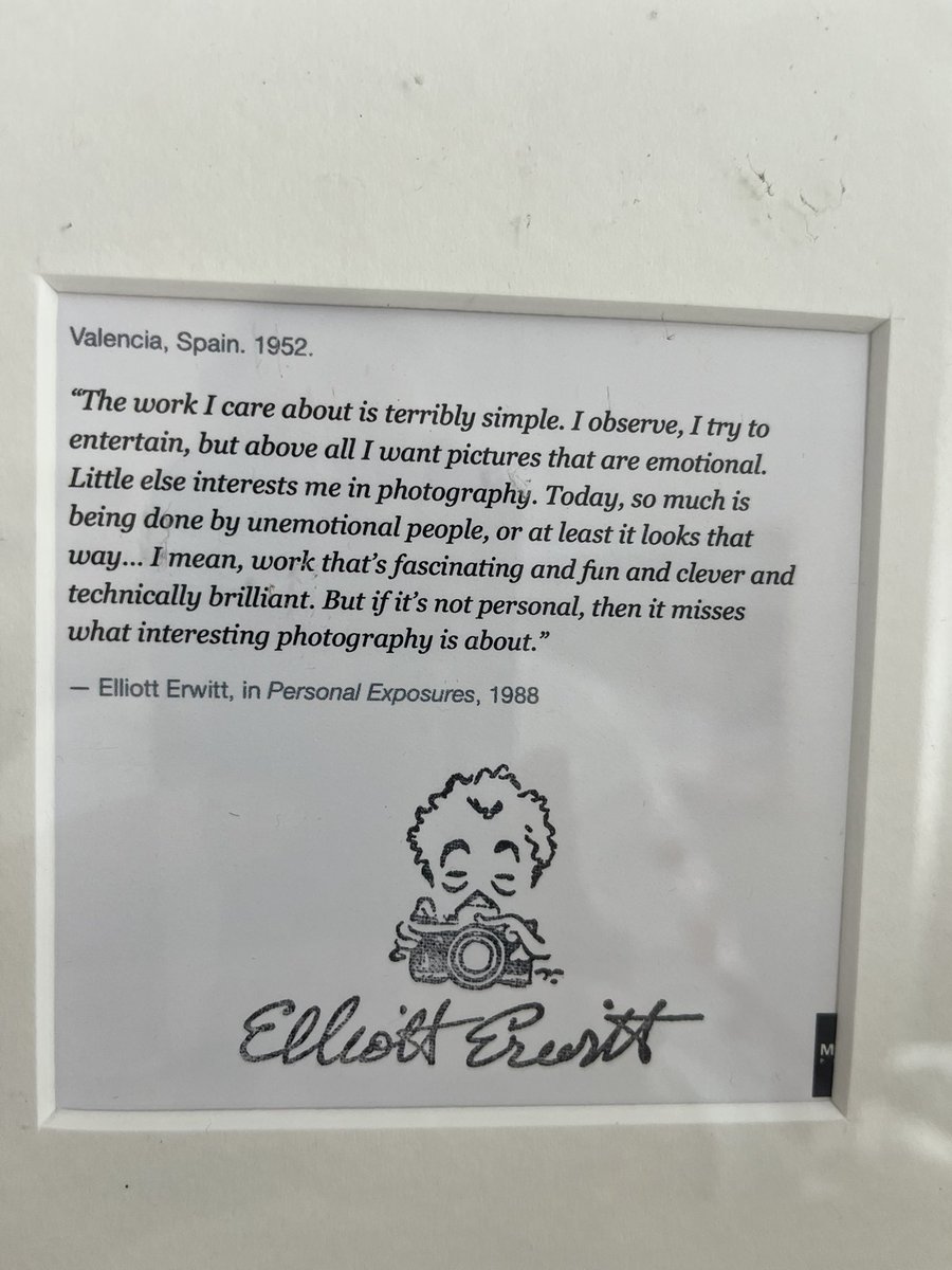luciboom00's tweet photo. @vicentmolins Preside mi casa ( en Valencia ) esa imagen. Compré a la agencia magnum una copia del archivo original de Elliott Erwitt antes de morir. https://t.co/xqeF7QDiiE