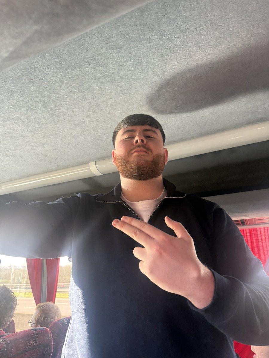 tezzzza16's tweet photo. Villa away for the ibiza final boss #Firstawayday https://t.co/ItKCam6cU1
