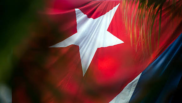 Como nos pidió el Che: Que la dureza de estos tiempos no nos hagan perder la ternura de nuestros corazones, esa que es imprescindible para resistir y vencer, porque el verdadero revolucionario está guiado por grandes sentimientos de amor.

Felíz día