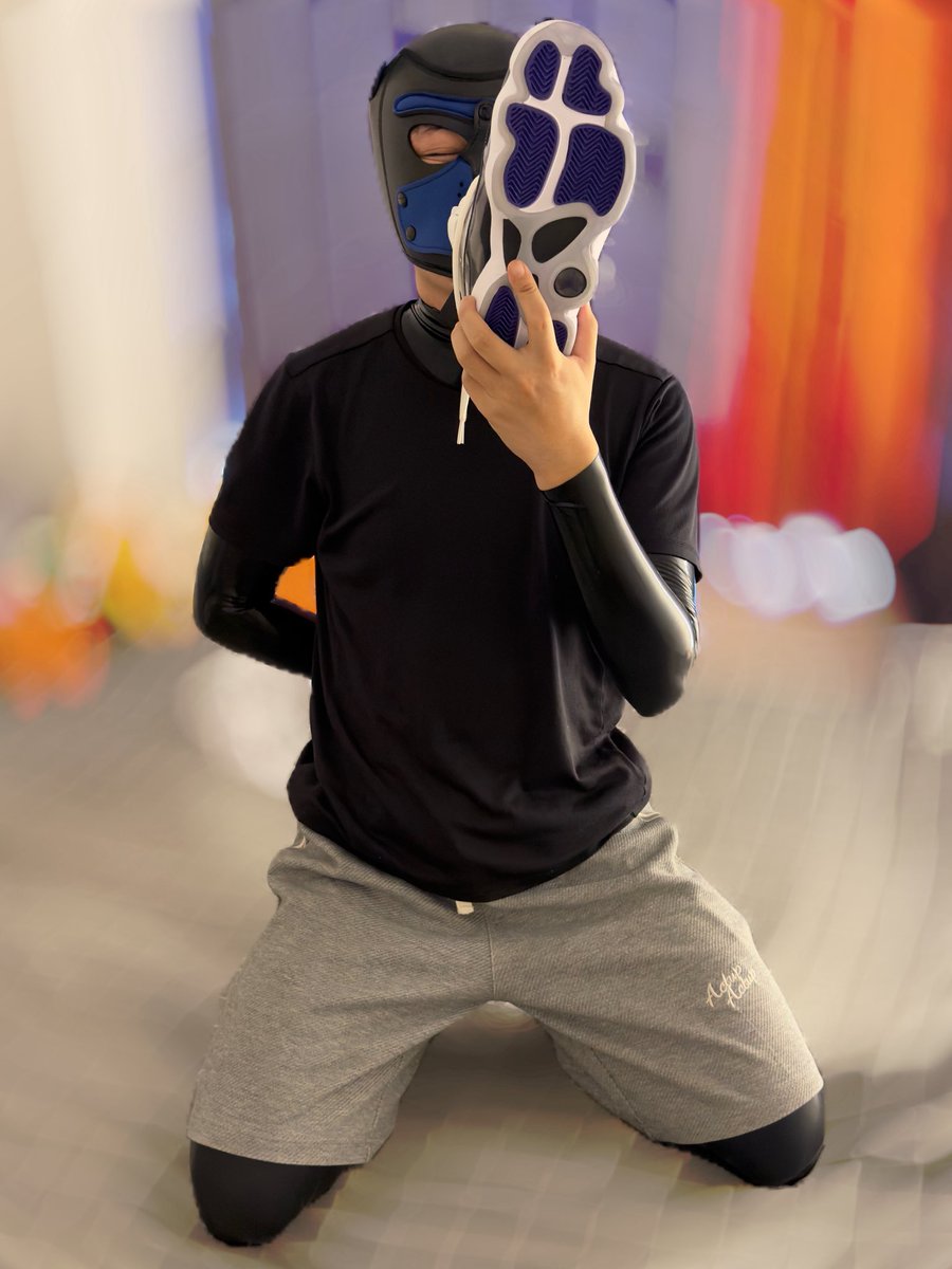 Rubberali's tweet photo. 开始酝酿感觉
#rubber #胶衣 #胶偶 #小狗 https://t.co/SNKhJM4Jsk