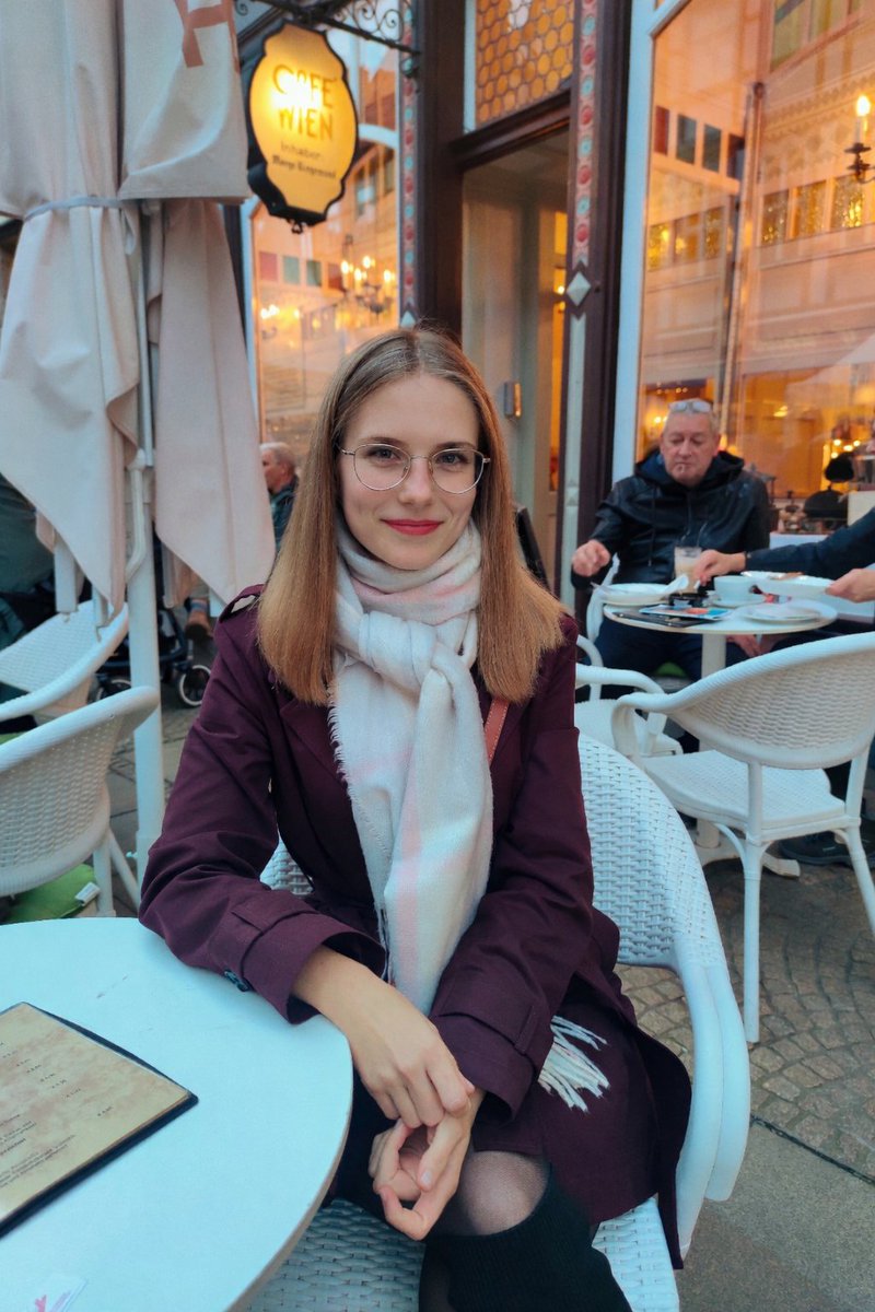 николь tweet media