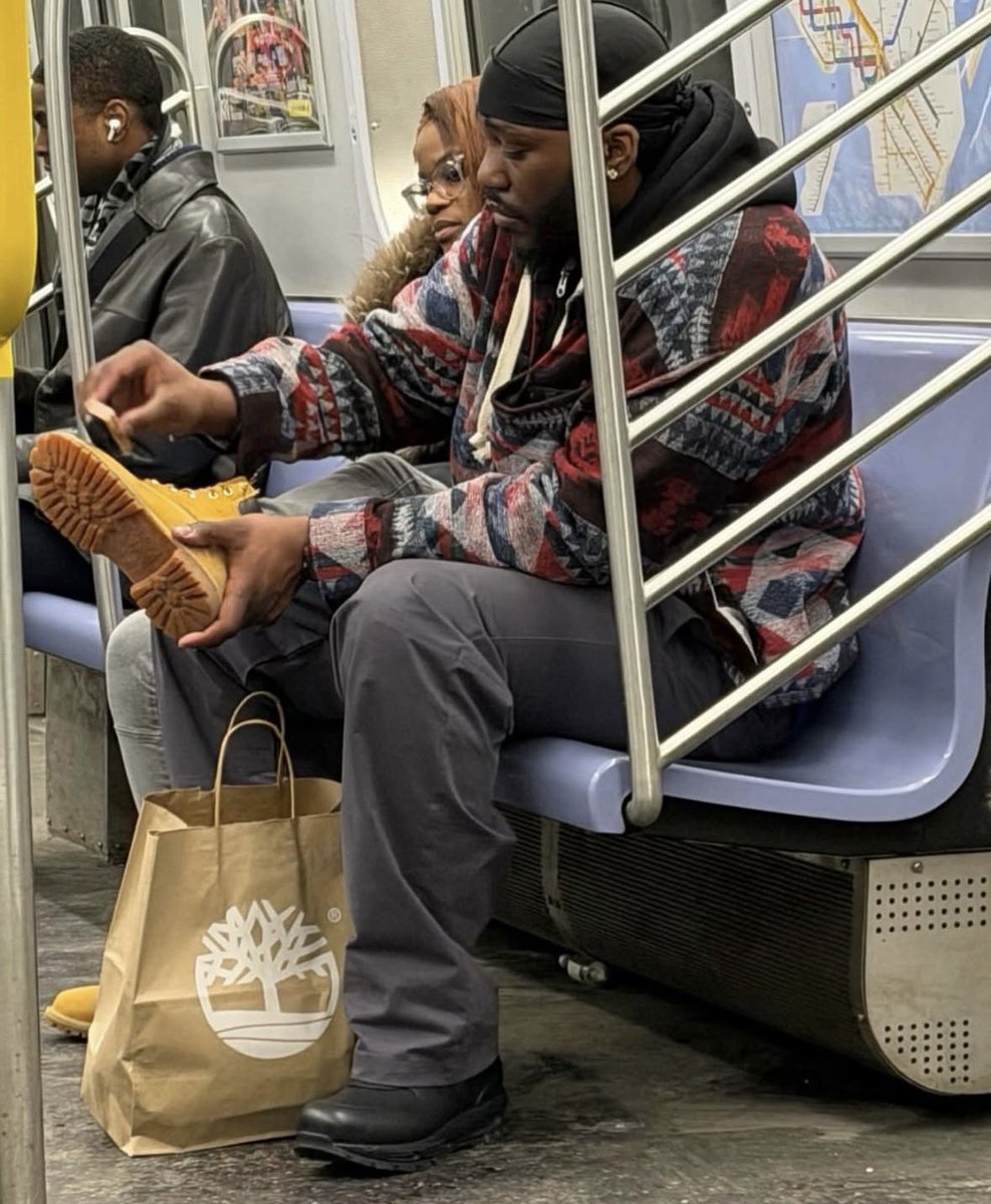 Happy Valentine’s Day ❤️🌹…the most NYC love story you’ll ever see….chivalry is not dead!