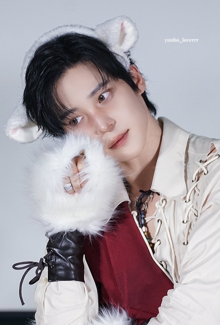 sly wolfcat wy corrupting innocent lamb yh... yh is sobbing and whining, his instincts screaming at him to escape bc the barbs on wy's cock hurt his soft hole so much, but the stinging ache and wy's sharp canines in his neck holding him in place just feel so good...