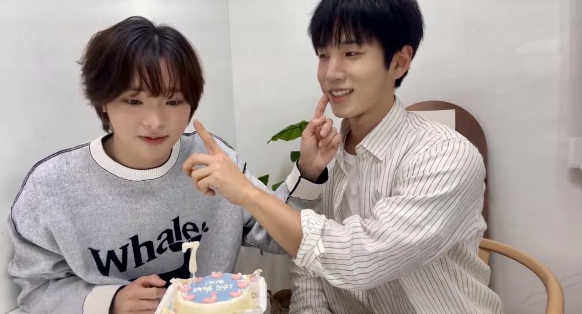 7주년 축하해요!! 🫶🏻💗
너무 예쁘다 우리 쥑쥑즈’s 혜성 &amp; 성국~
앞으로도 잘 부탁해오. 오래 보자!
#VANNER  #배너