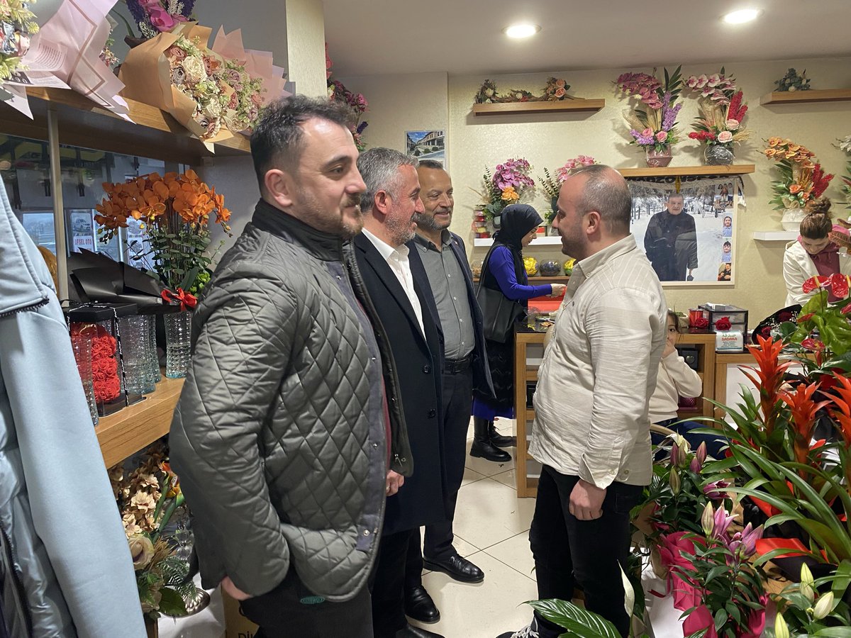 İlçe Başkanımız <a href="/MusaGozutoksp/">MUSA GÖZÜTOK</a> ve Yönetim Kurulu Üyelerimiz, ilçemizde faaliyet gösteren çiçekçi esnafımızı ziyaret ederek hayırlı işler diledi.
Esnafımızın talep ve önerilerini dinleyip sektör üzerine istişarelerde bulundular. 
Nazik misafirperverlikleri için teşekkür ediyoruz.