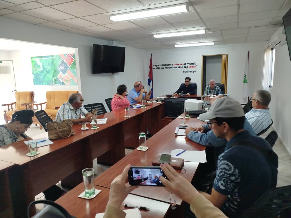 MinagCuba's tweet photo. Se realizó la reunión de comunicación social,con los Vicepresidente y Comunicadores de las OSDE y entidades Adscriptas y se orienta ante la situación de crisis la necesidad de Comunicación permanente a los públicos internos y externos del Sistema de la Agricultura y la Comunidad. https://t.co/yumxaeLZfp