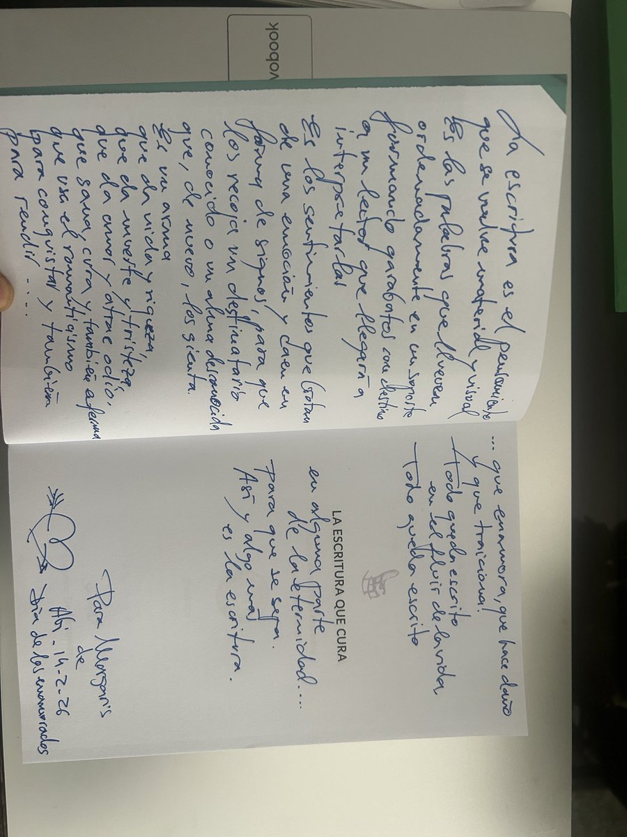 abiliojmaestro's tweet photo. @LaEtxebarria He regalado a mi enamorada mujer tu libro, que tiene un aroma estupendo, tanto que creo que le voy a leer yo también.
Gracias Lucía, eres auténtica! https://t.co/GgaXaN95H7