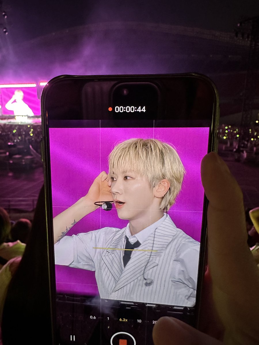 วันนี้ขอเป็นเฮียเตนล์นะคับ 😭
ผมว่าผมไม่ไหว😭😭💜💜💜💜

 #SMTOWNLIVE2025_26_BANGKOK
#เตนล์ #TENLEE #TEN #텐 #李永钦 #テン