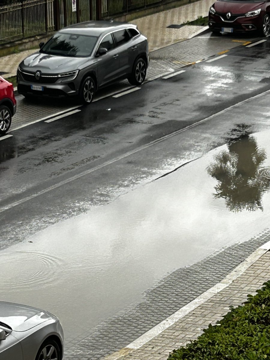 Propongo al <a href="/Comune_Rieti/">Comune di Rieti</a> di ridare al quartiere Città Giardino (su cui sta spendendo milioni di denaro pubblico per la sua riqualificazione) il suo nome originale: Fiume dei Nobili. Anche in riconoscimento dell'assessore alla manutenzione in carica Fabio Nobili.