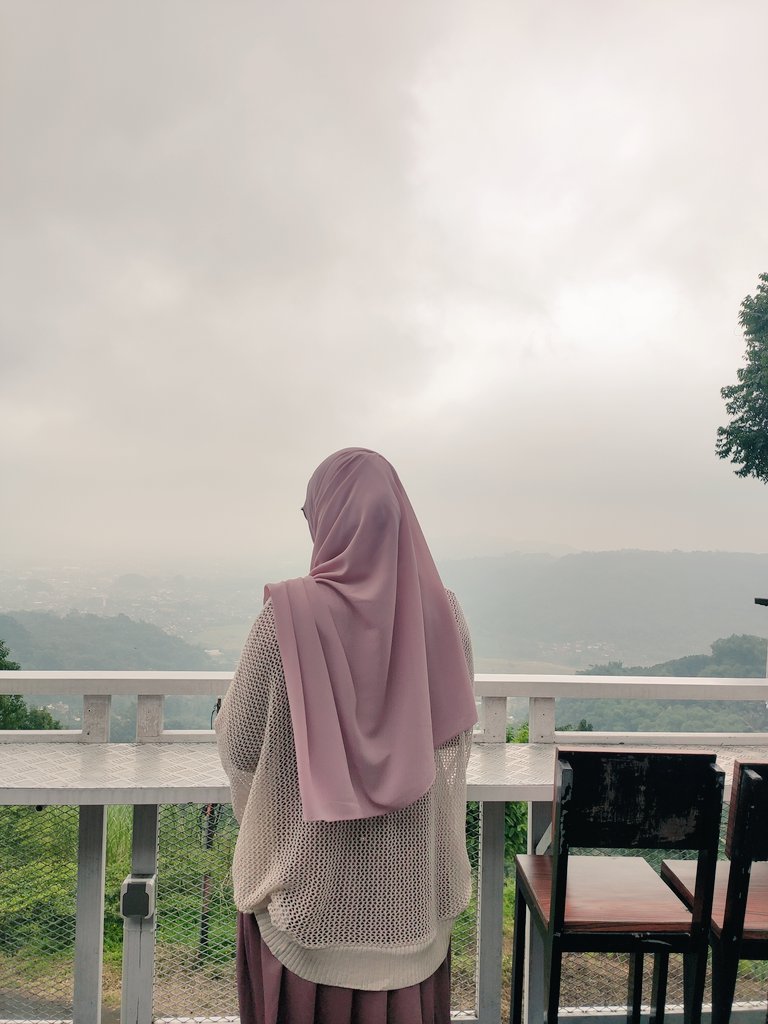 Florakamst's tweet photo. Appreciation post for my gf!
Hari ini ketemu, sambil berbincang, tujuan dia ngasih kado ulang tahun sebulan laluu, dateng2 dikasih mawar lego, tas pink yg isi nya tas biru dengan gantungan lutju :") https://t.co/cNpqqQLPtV