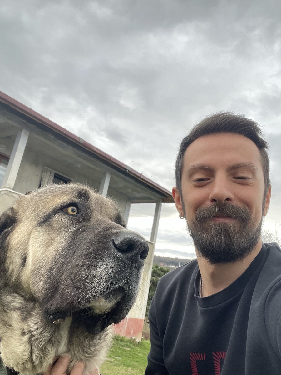 - Hanimişiguttimontişim
+ Top top konuşma birader