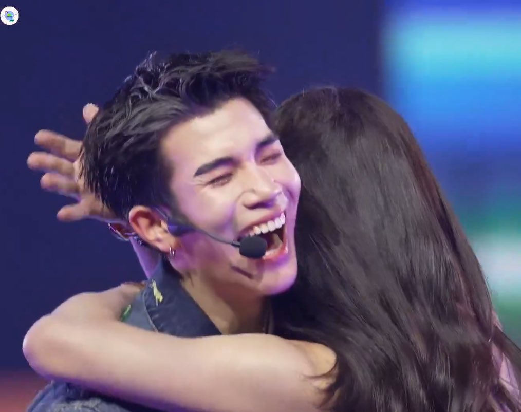 god bless yaoi 

FALL IN LOVE ARTIST FOURTH 
 #RISERCONCERTD2