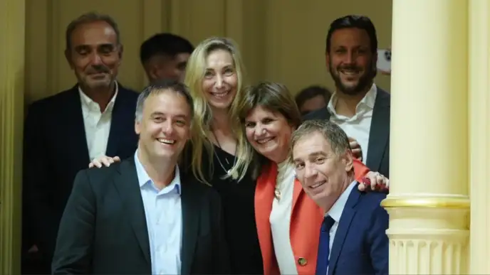 NO TE OLVIDES DE ÉSTAS CARA SONRIENTES

SON QUIENES TE ESTÁN SOMETIENDO 

CON ANGUSTIA SIN DERECHOS

DESTRUYENDO TU FAMILIA

CREANDO UN SISTEMA ESCLAVO DE TRABAJO

ACABANDO LOS SISTEMAS DE SALUD/EDUCACIÓN/SEGURIDAD SOCIAL

CÓMPLICES DEL NARCO ESPERT

ROBAN ANSES PAMI ANDIS CRIPTO