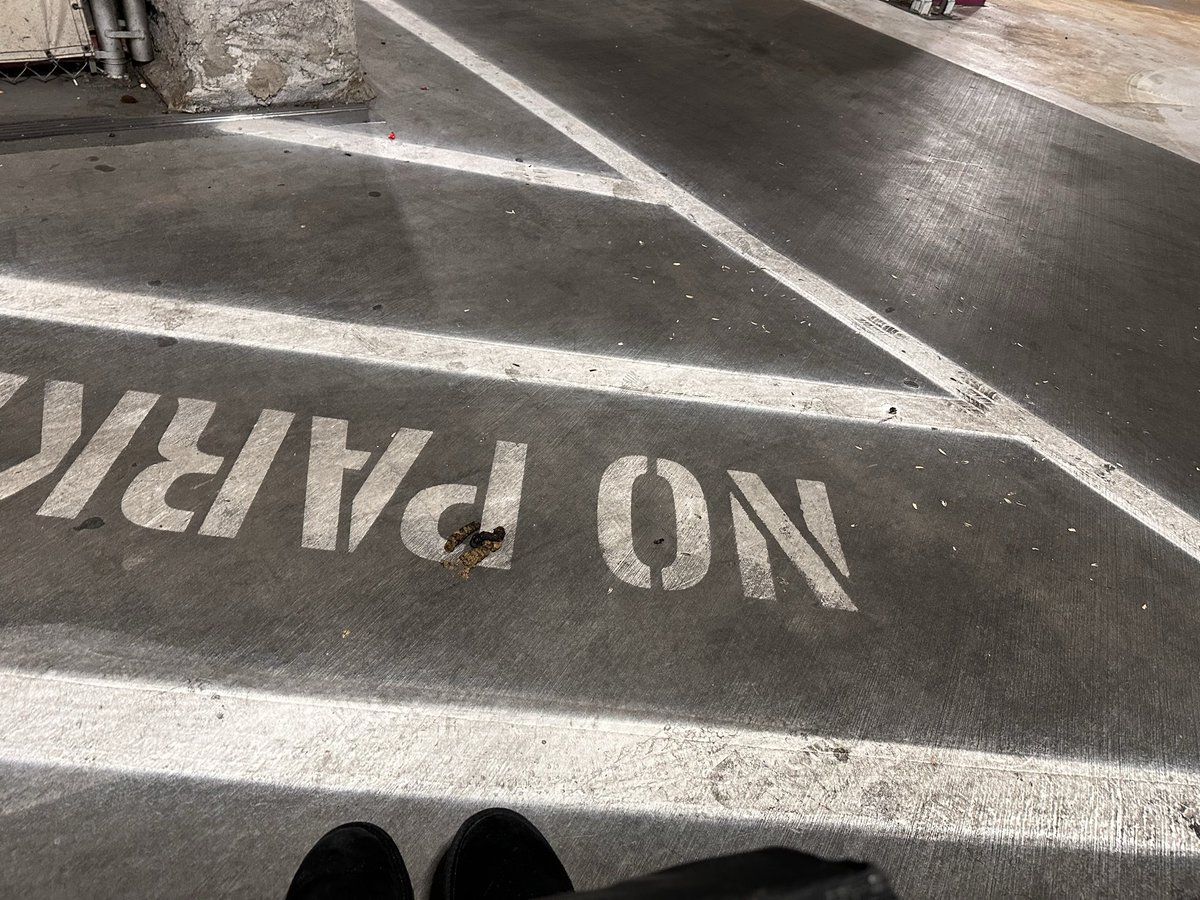 cfishing's tweet photo. @VenetianPoker @VenetianVegas  @PalazzoVegas 
Love the Venetian but c’mon clean your parking garage. It’s been weeks that feces has been being spread around and urine every corner just gross. P1 in the palazzo. https://t.co/9FDnlo8Nk9