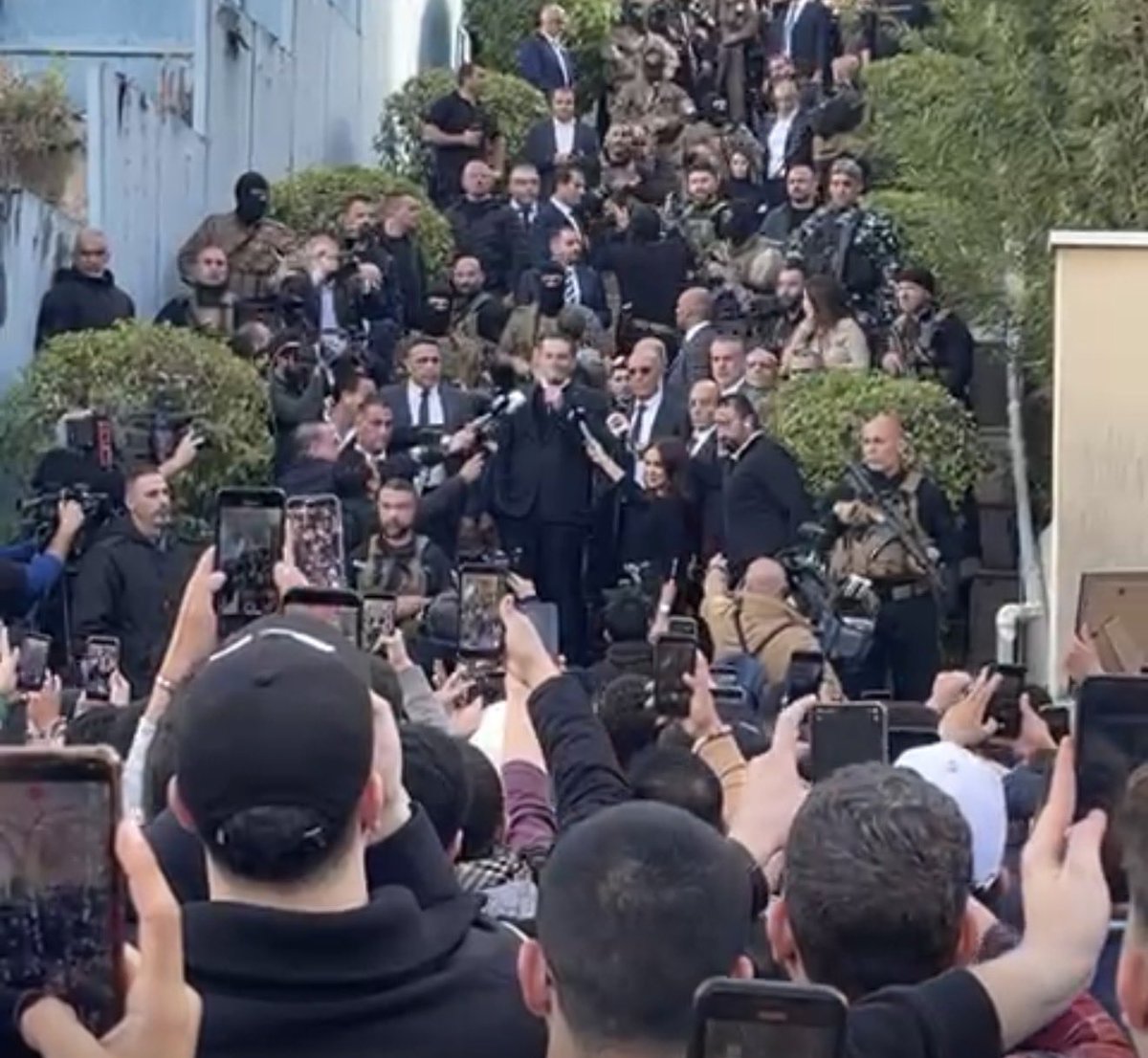 ما شاهدناه اليوم في بيروت لم يكون ارث الرئيس الشهيد #رفيق_الحريري فحسب، بل أيضا محبة الناس ل #سعد_الحريري  وثمرة جهد #احمد_الحريري وجنود الظل في التيار… وبالتالي كانت ثمرة كل ذلك رسائل  واضحة وأبرزها ان ناخبي التيار سيشاركون بقوة، وان الطعن في الظهر لن يُنسى في الانتخابات