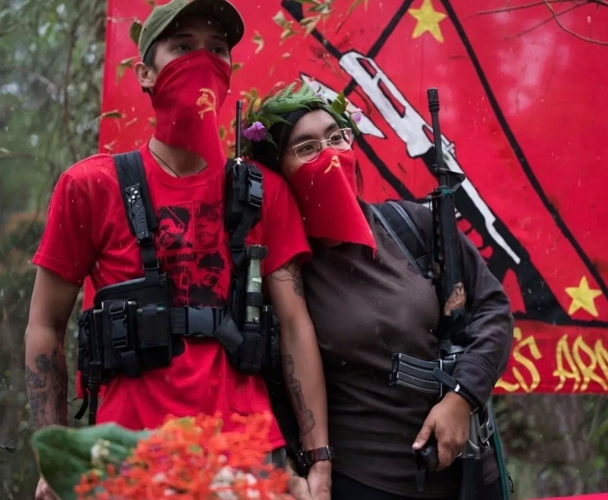 alasiye7e's tweet image. love is a revolutionary act.

love is humanity's last bastion against alienation, a rejection of capitalism's diktats, an 'irrational' recognition of our shared struggle and common humanity.

Jn. 15:13 "Greater love has none than this, that he lays down his life for his friends."