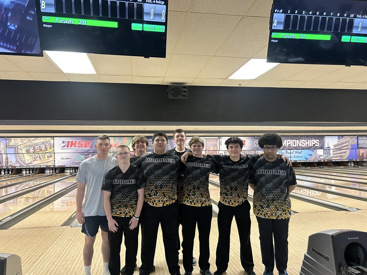 bmalekog52's tweet photo. The boys bowling team is at Pro Bowl West and ready to start going at the IHSB State Finals!! They had a surprise visit for Greenwood Graduate Bowler and current member of the United States Air Force Ashton Caplinger @Gwoodathletics https://t.co/Nkb6BDJBDj