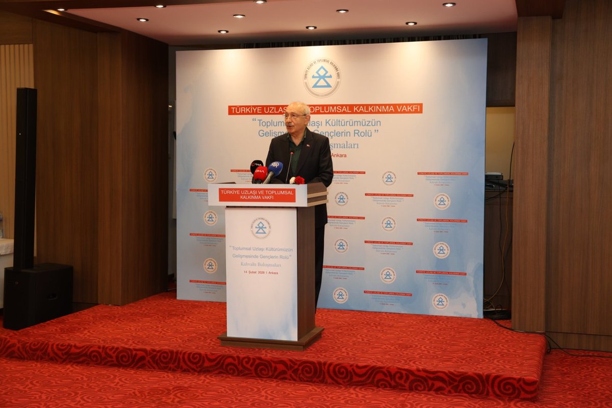 UTK_Vakfi's tweet photo. Ankara Başkent Öğretmenevi'nde Vakfımızın muhteşem etkinliği: "Toplumsal Uzlaşı Kültürümüzün Gelişmesinde Gençlerin Rolü" kahvaltılı toplantısı! Gençler diyor ki, "Uzlaşı olmadan kalkınma hayaldir!" Sayın Kemal Kılıçdaroğlu'nun konuşması ve gençlerin paylaşımları umut dolu. https://t.co/69MPRbxAdg