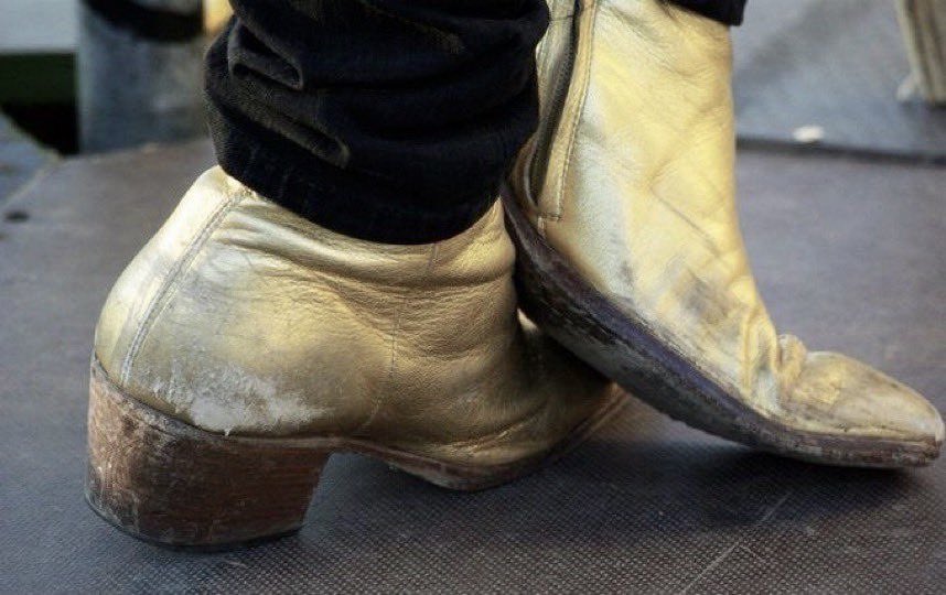 chelsea boots mention in 2026 is insane.. it was rare we were there….💔