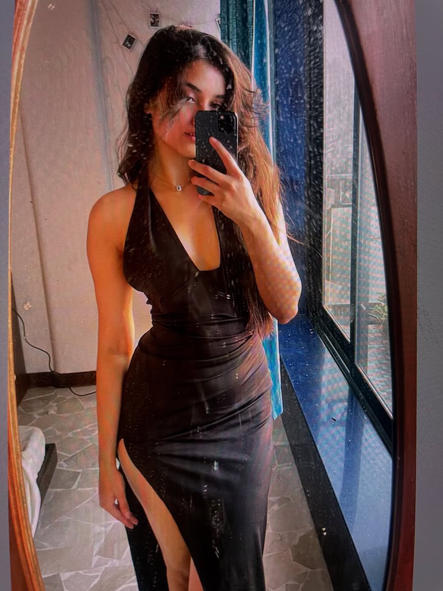 bhagyasriiborse's tweet image. 365 days. One heart. Endless love.❤️

#HappyValentines