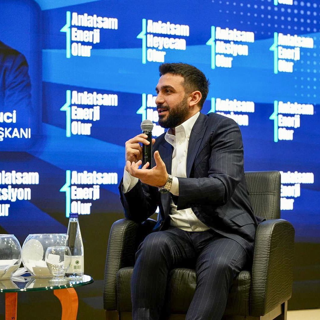 Afyonkarahisar’da Bilal Erdoğan ve İbrahim Beşinci ile beraber, genç arkadaşlarla sohbet ettik. Kahkahası bol bir programdı. Samimiyeti ve enerjisini çok sevdiğim sahnelerden biri oldu🙏