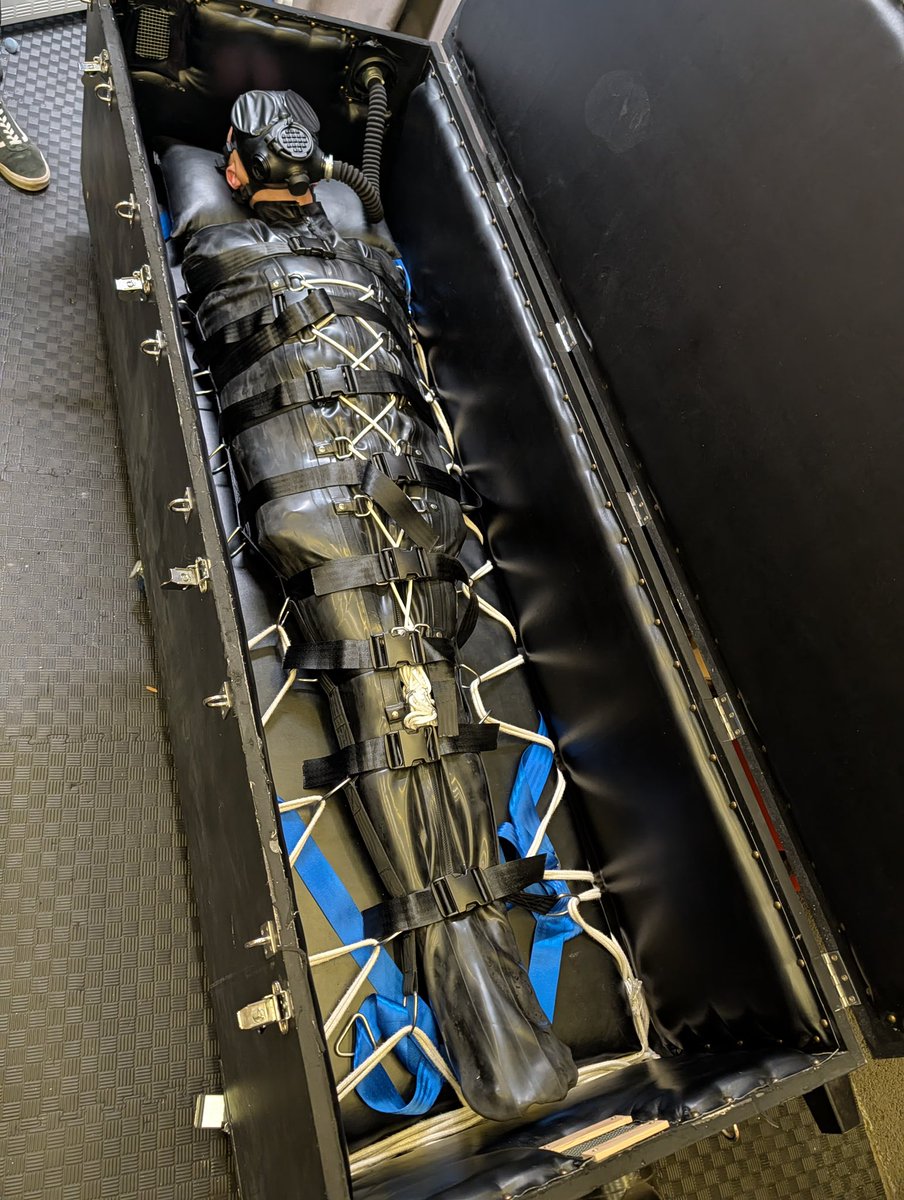 bondage_paris 🔜 Rub’zone Paris😈 tweet media