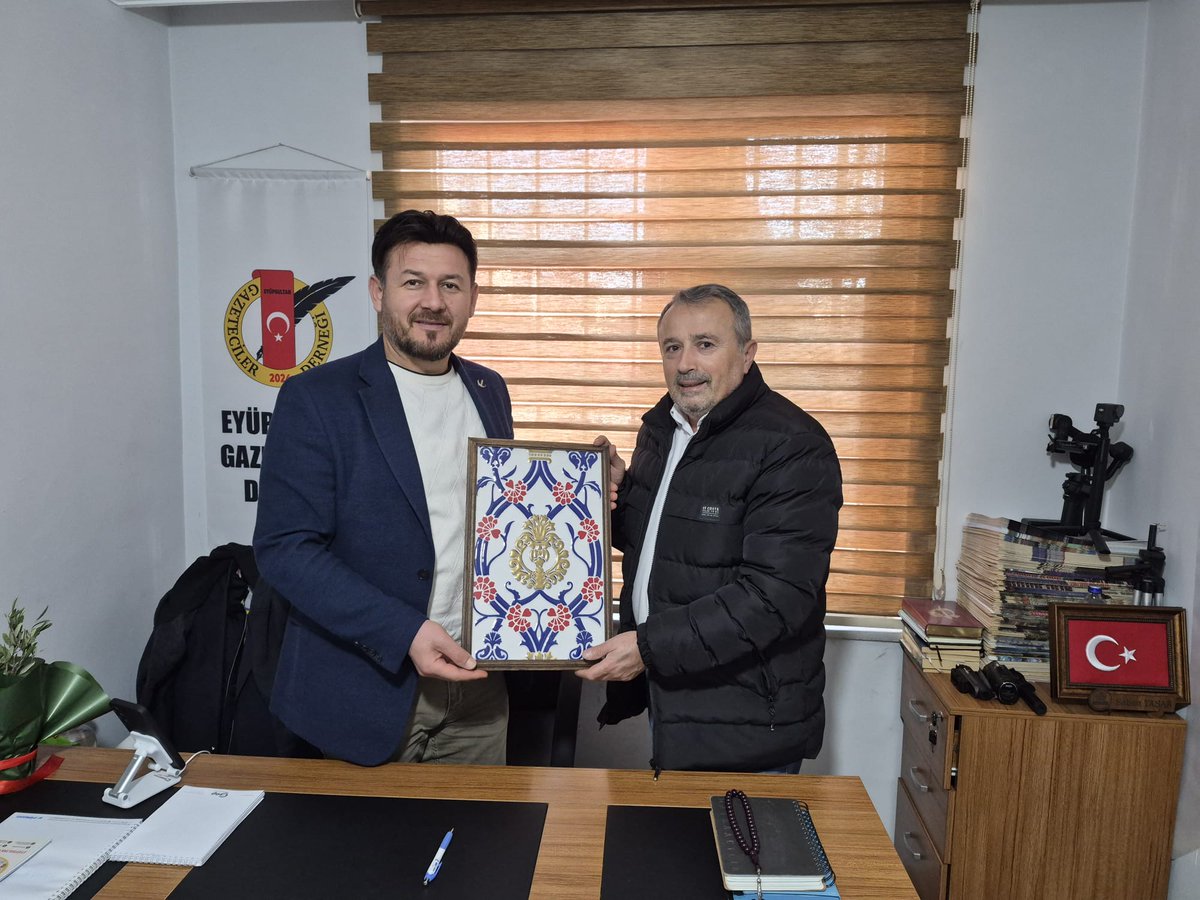 Eyüpsultan Haber Gazetesi GYY Sn Şaban Yaşar’ı ziyaret ettik.
​İlçemizin gündemini, yerel medyanın önemini ve projelerimizi konuştuk. Eyüpsultan için her kesimle diyalog halinde olmaya, ortak akılla hareket etmeye devam edeceğiz.
​Nezaketleri için kendilerine teşekkür ederiz.