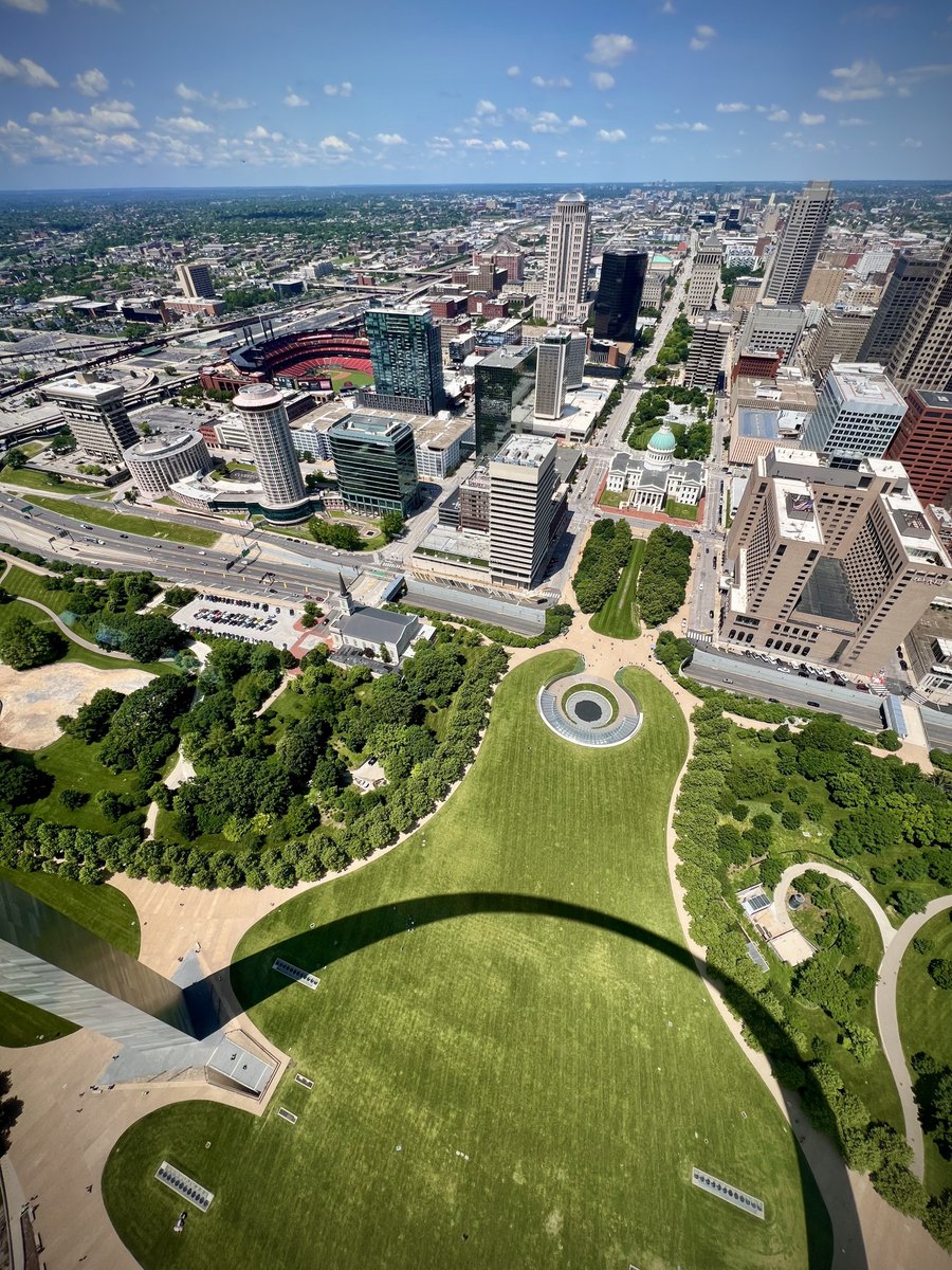 All hearts have a curve — including St. Louis’ 🫶 Thanks for letting me be ours for the past 60 years. Luv ya, STL!