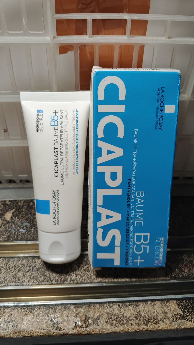 st4rlight___'s tweet photo. want to sell (wts) la roche posay LRP cicaplast baume B5+ 100ml 250k, 40ml 150k, effaclar duo+m 200k, serum hyalu B5 10ml 30k https://t.co/SToDjOl0Ws