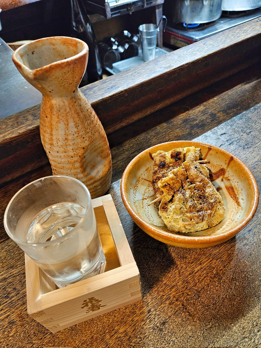 ご近所の馴染みの店にて、
2,000円でベロベロ✨✨✨

モロ、昭和のままにて
紙煙草も吸える店。
あたいの中では、郡山で最高の居酒屋🍶🏮
教えたくないから
店名は書かない。
📣ギャーーーーーーーーーっ‼️‼️‼️