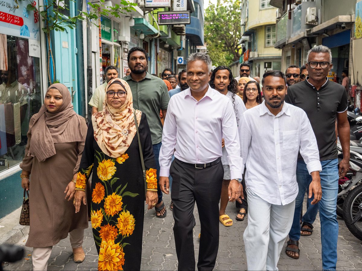 ކުރިއަށް އޮތް ލޯކަލް ކައުންސިލް އިންތިޚާބުގައި އެމްޑީޕީގެ ފަރާތުން މާލެ ސިޓީގެ މޭޔަރ ކަމަށް ވާދަކުރައްވާ ކެންޑިޑޭޓް މޭޔަރ  <a href="/adamazim/">Adam Azim, Mayor of Male’ City</a>  އާއި މާލެސިޓީގެ އ.ތ.މ ކޮމެޓީގެ ރައީސާކަމަށް ވާދަކުރައްވާ ކެންޑިޑޭޓޭ  <a href="/reesha_a/">Aishath Reesha</a> އާއި މައްޗަންގޮޅި ދެކުނު ދާއިރާގެ ކައުންސިލްއަށް ވާދަ ކުރައްވާ